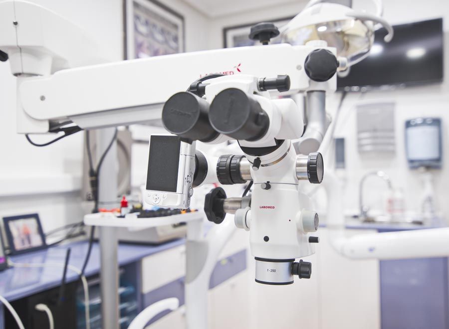 microscopio clínica dental  sonríe Valladolid